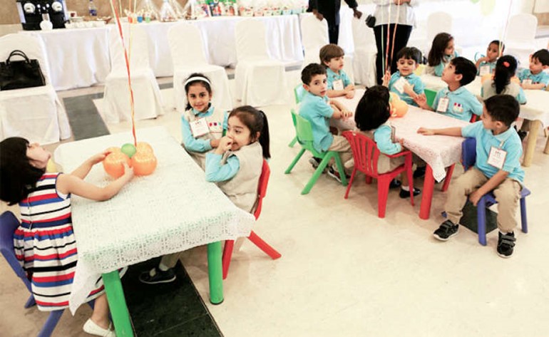 مجموعة من الاطفال المشاركين