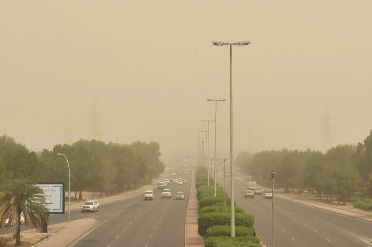 الغبار الذي لف البلاد امس والناتج عن منخفض جوي يسيطر على المنطقة يتوقع ان ينقشع اليوم ويتحسن الطقس طوال الاسبوع 	قاسم باشا