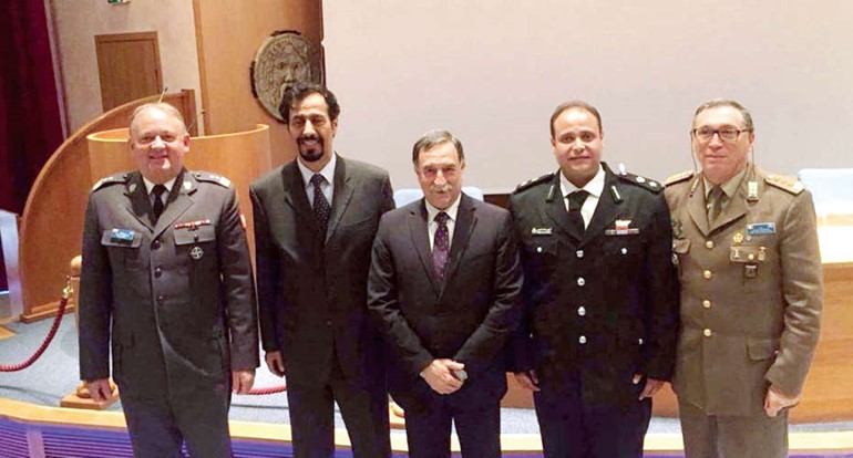 السفير الشيخ علي الخالد يتوسط الجنرال يانوش بويارسكي ونائب وزيرة الدفاع الايطالية دومينيكو روسي ﻿