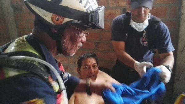 بالصور.. إنقاذ مسن ظل حياً لـ13 يوماً بعد زلزال الإكوادور