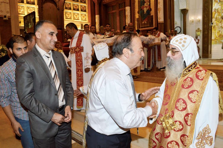 القمص بيجول الانبا بيشوي يتلقى التهاني﻿