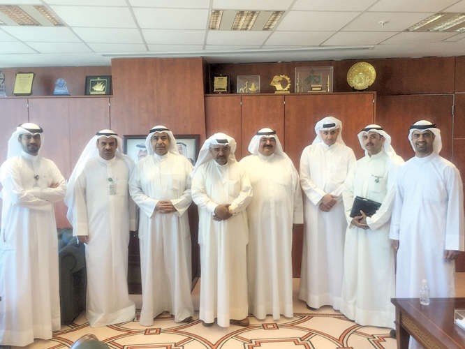 لقطة جماعية لمسؤولي بيتك وبرنامج اعادة الهيكلة﻿