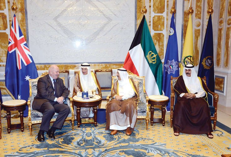 صاحب السمو الامير الشيخ صباح الاحمد خلال استقباله حاكم عام استراليا الجنرال بيتر كوسغروف ﻿