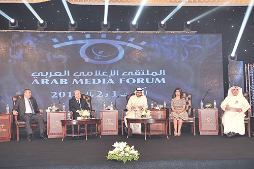 قصي الشطي وعدد من المحاضرين خلال الجلسات﻿

