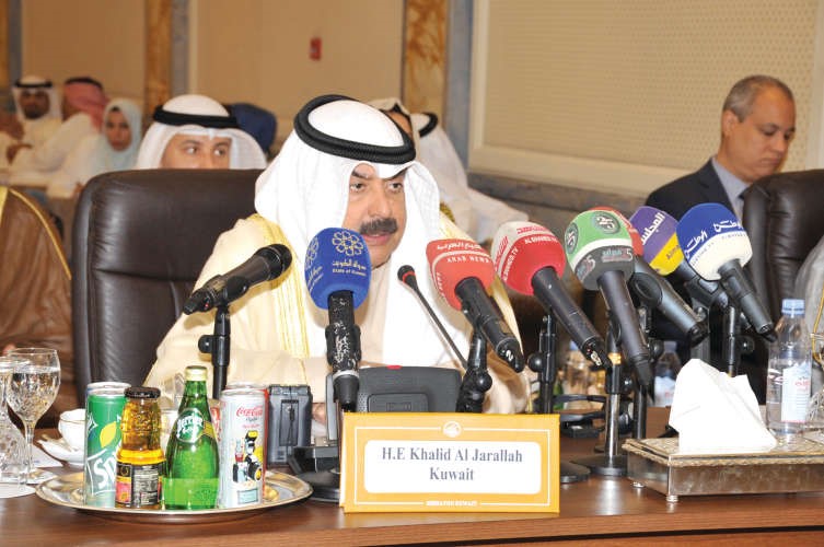 خالد الجارالله متحدثا خلال الاجتماع