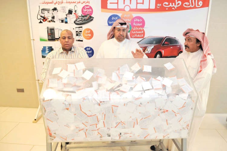 ممثل التجارة عبدالعزيز اشكناني اثناء السحبقاسم باشا﻿