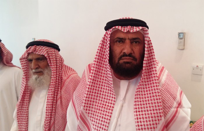 بالصور.. اماراتي لديه 17 بنتاً يزوج 6 منهن بدعوة على فنجان قهوة وتمر