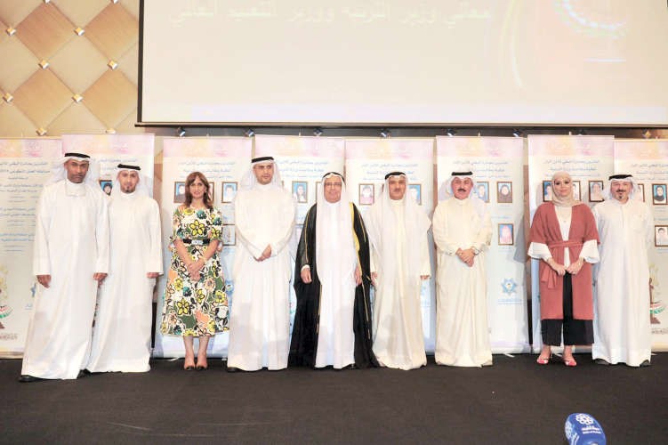 د هيثم الاثري وابراهيم البغلي وعلي حسن مع اللجنة المنظمةقاسم باشا