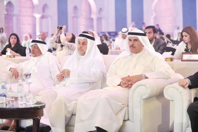 الشيخ سلمان الحمود وعبدالله ال الشيخ في مقدمة الحضور	احمد علي ﻿