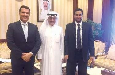 عبداللطيف الروضان يتوسط دمحمد المطيري ودجمال الحربي﻿