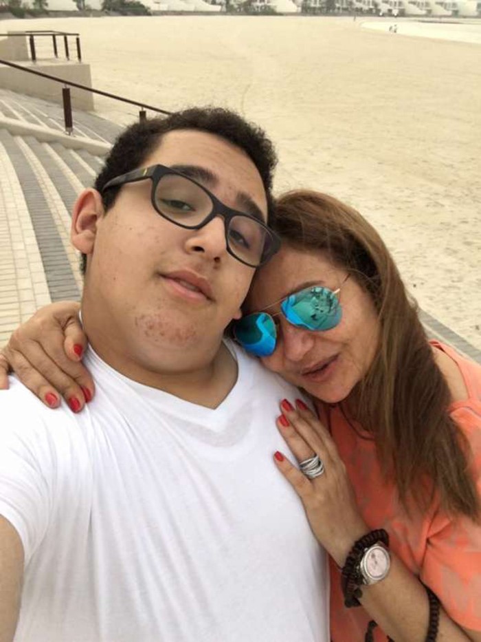 ليلى علوي تنشر صورتها مع ابنها: "نور عيني كبر" 