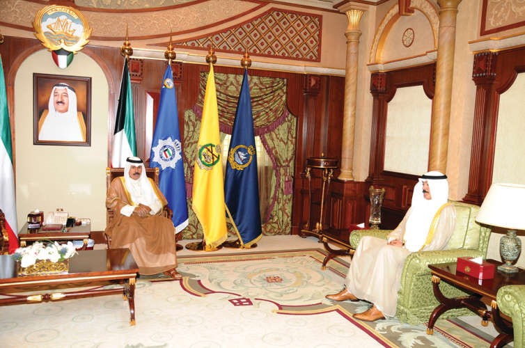 سمو ولي العهد الشيخ نواف الاحمد مستقبلا الشيخ محمد الخالد﻿