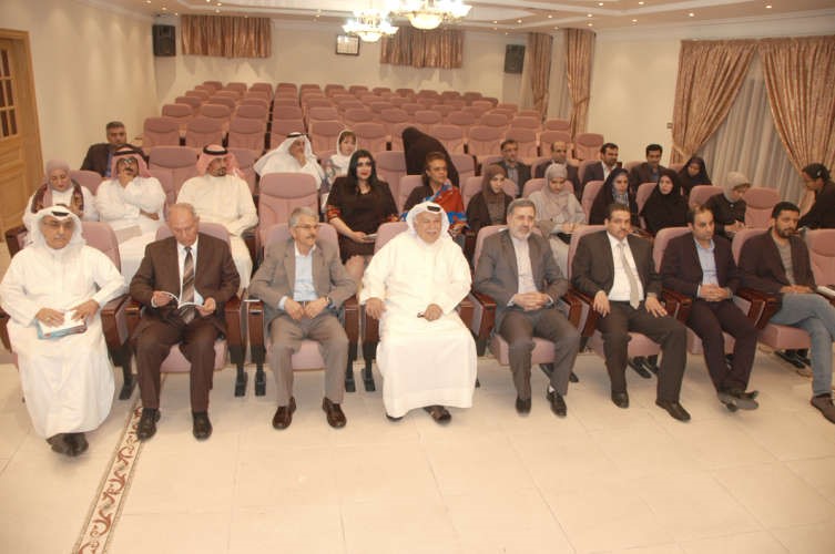 السفير الايراني دعلي رضا عنايتي متوسطا الحضور خلال الامسية محمد هاشم