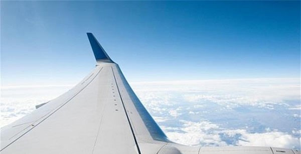 ما سبب وجود نهايات معكوفة لأجنحة الطائرة؟