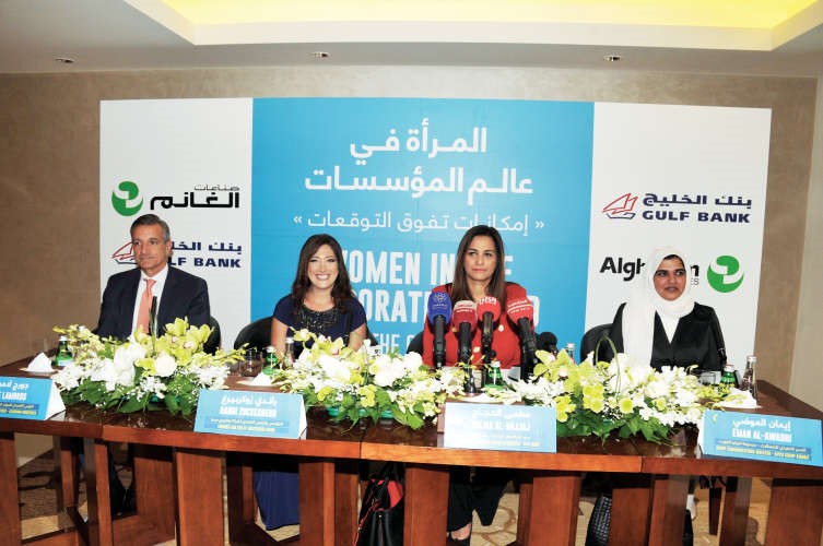 من اليمين ايمان العوضي وسلمى الحجاج
﻿﻿وراندي زوكربيرغ
﻿﻿وجورج لامبروس﻿