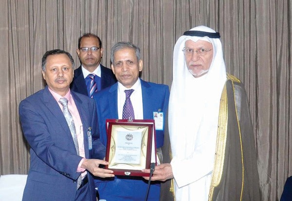 عبدالوهاب الوزان خلال توقيع البروتوكول مع اتحاد غرف التجارة في بنغلاديش 