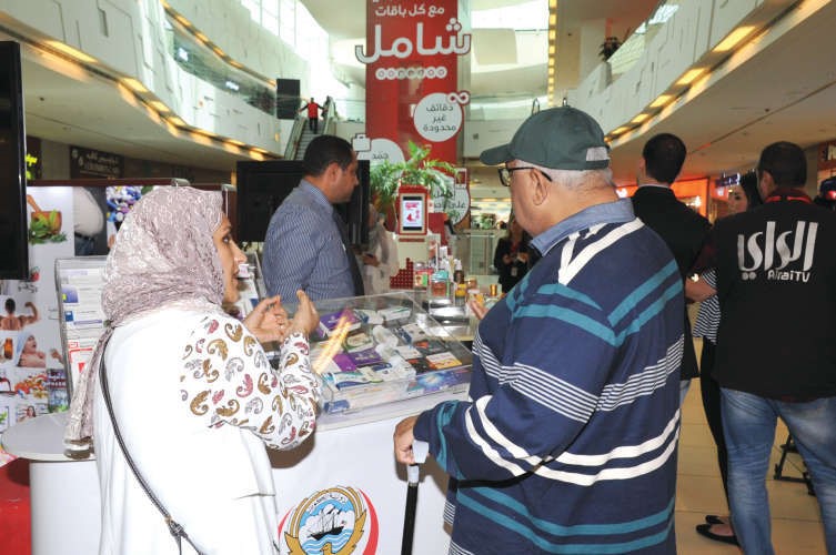 تقديم التوعية لرواد مجمع الافنيوز بمخاطر اساءة استخدام الادوية