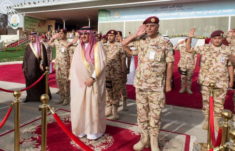 صاحب السمو الملكي الامير محمد بن نايف ولي العهد نائب رئيس مجلس الوزراء وزير الداخلية السعودي خلال حضوره العرض العسكري لوحدات الامن الخاصة والتطبيقات التكتيكية 			واس﻿