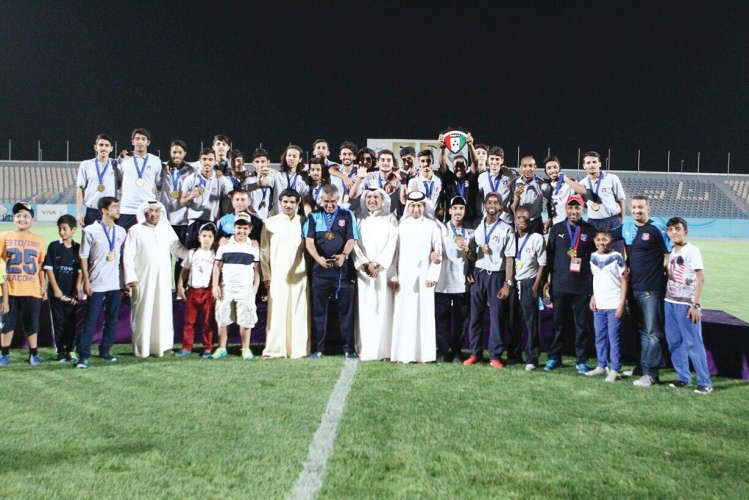 ابطال شباب الابيض مع درع الدوري﻿