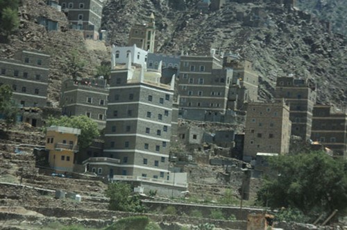 عروسان يمنيان يموتان على فراش الزوجية
