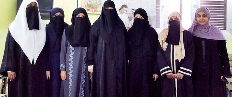 ضيفة اللجنة ايمان رمضان مع داعيات التعريف بالاسلام﻿