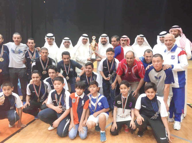الشيخ د طلال الفهد يقدم الكاس للتضامن ﻿