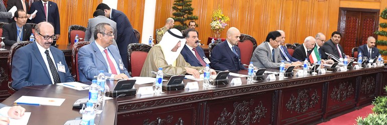 سمو رئيس الوزراء والوفد المرافق خلال جلسة المباحثات الرسمية
