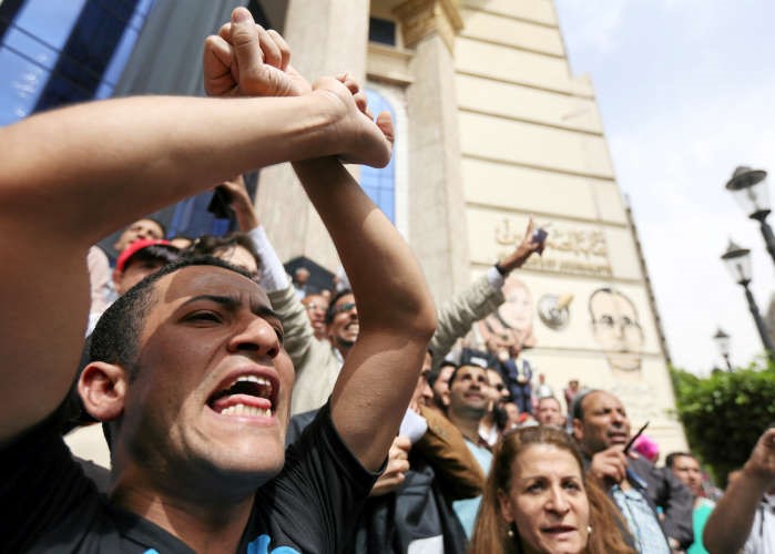اجواء مشحونة من نقابة الصحافيين وسط تصعيد غير مبرر مع الداخليةرويترز