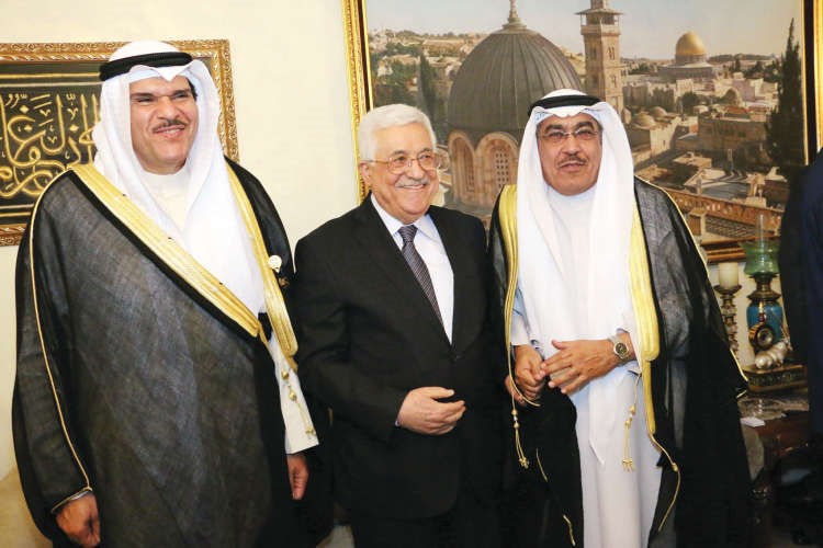 الرئيس الفلسطيني محمود عباس والشيخ سلمان الحمود والزميل عدنان الراشد 