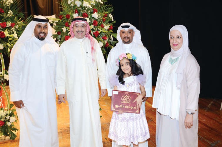 تكريم احدى الطالبات﻿