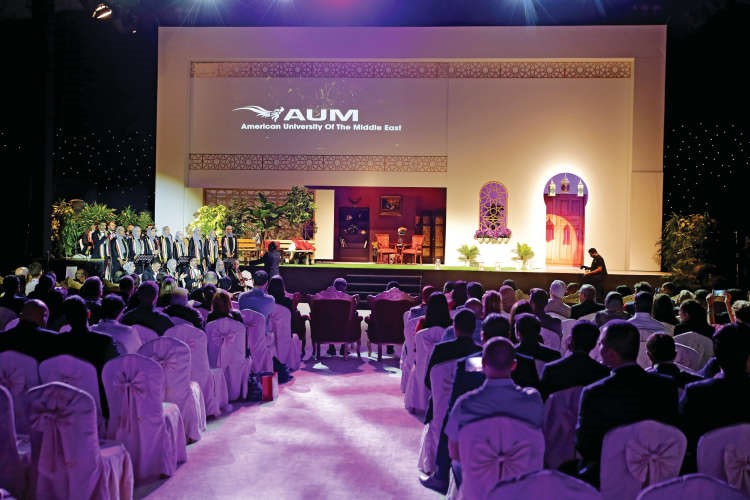 طلبة AUM أبدعوا في عرض «العنقاء» المسرحي المتميز