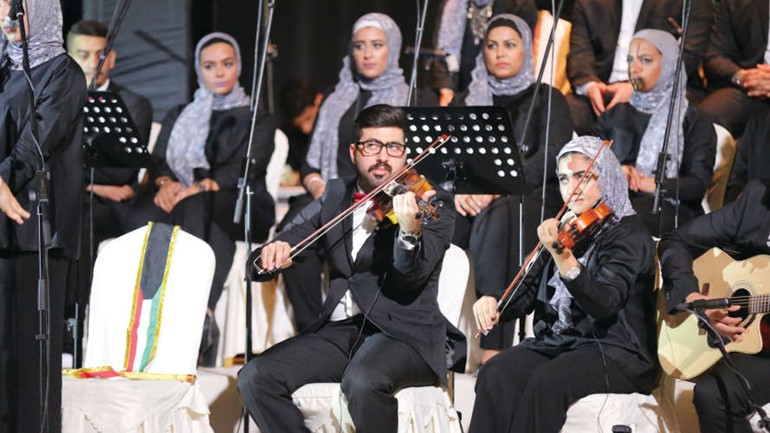 طلبة AUM أبدعوا في عرض «العنقاء» المسرحي المتميز