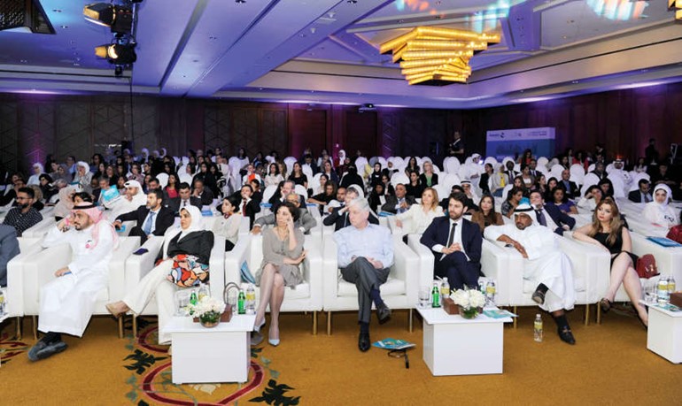 جانب من الحضور خلال المؤتمروتبدو ايمان العوضي ريليش كومار﻿