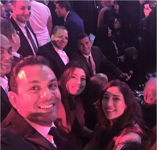 بالصور.. عمرو دياب يتسبب في أزمة للسبكي خلال حفل زفاف نجله