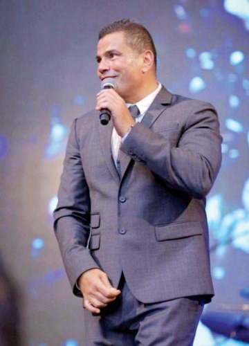 عمرو دياب اثناء الحفل﻿