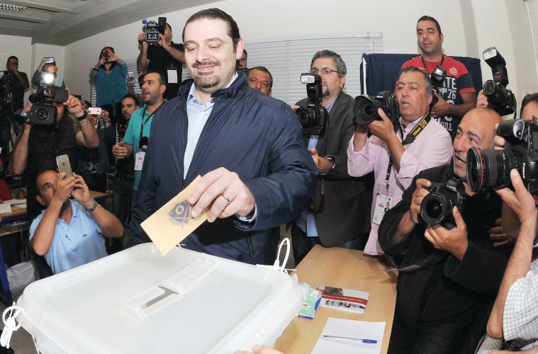 الرئيس سعد الحريري مدليا بصوته