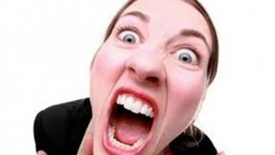 أنت على موعد مع نكد زوجتك 8 آلاف دقيقة سنويا