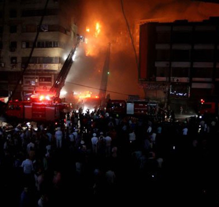   بالفيديو والصور.. 50 مصاباً في حريق هائل وسط القاهرة .. والداخلية تكشف السبب 