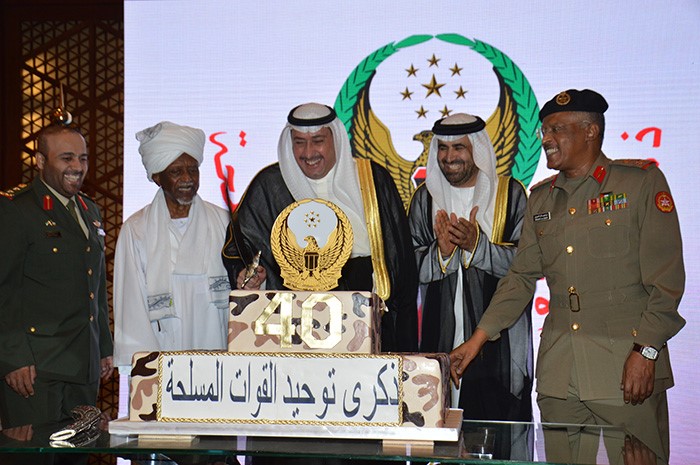 محافظ الفروانية الشيخ فيصل الحمود يشارك السفير الاماراتي رحمه الزعابي بقطع كيكة الاحتفال انور الكندري