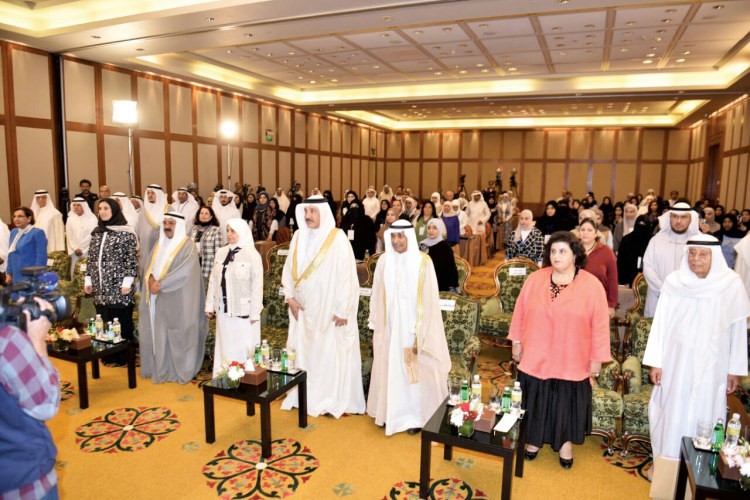 الشيخ ناصر صباح الاحمد وهند الصبيح والشيخة عايدة سالم العلي يتقدمون الحضور 