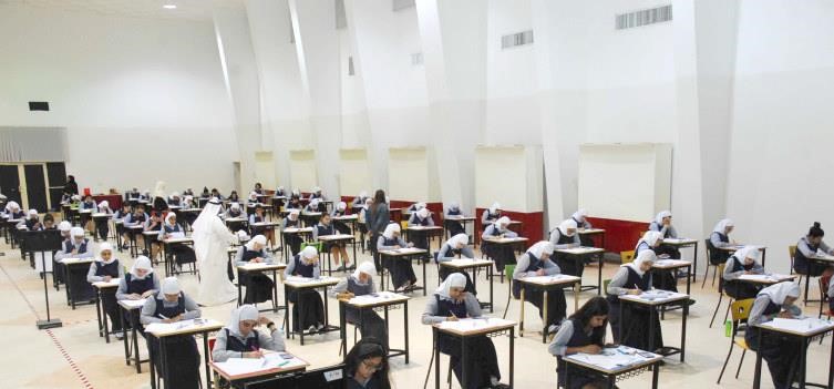 أولياء أمور لـ «الأنباء»: الاختبارات «معسكرات مغلقة» وتحملنا ضغوطاً مادية ونفسية مرهقة