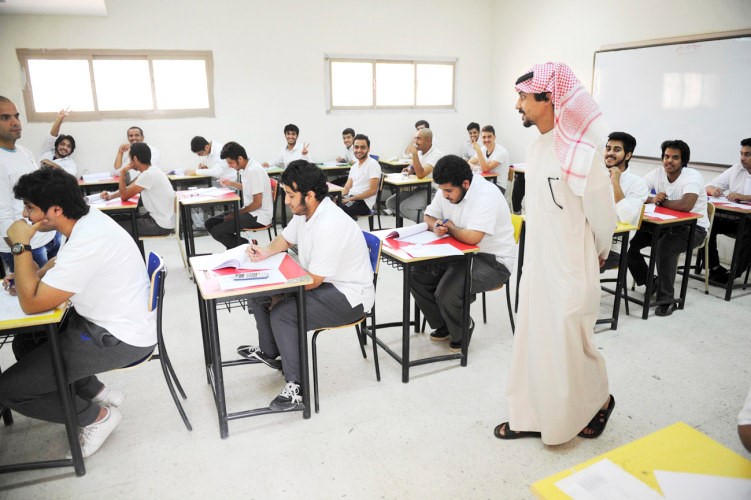 أولياء أمور لـ «الأنباء»: الاختبارات «معسكرات مغلقة» وتحملنا ضغوطاً مادية ونفسية مرهقة