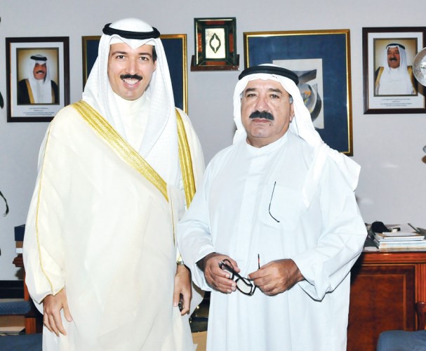 الشيخ ناصر صباح الاحمد لدى استقباله الشيخ احمد جابر العبدالله﻿