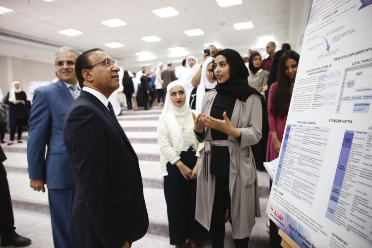 التميّز  والإبداع سمات المشاريع الطلابية في «AUM»