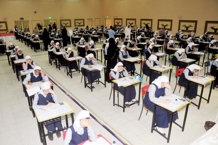 فترة الاختبارات الدراسية تؤثر على الاسرة والطالب على السواء﻿