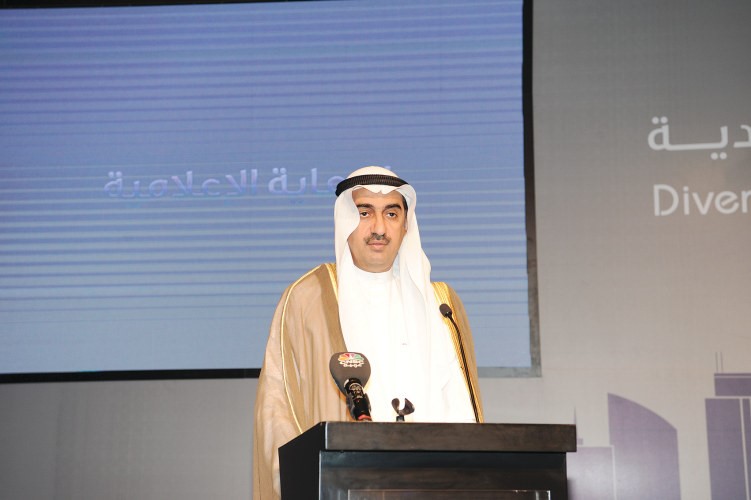 د يوسف العلي متحدثا خلال المؤتمر ﻿