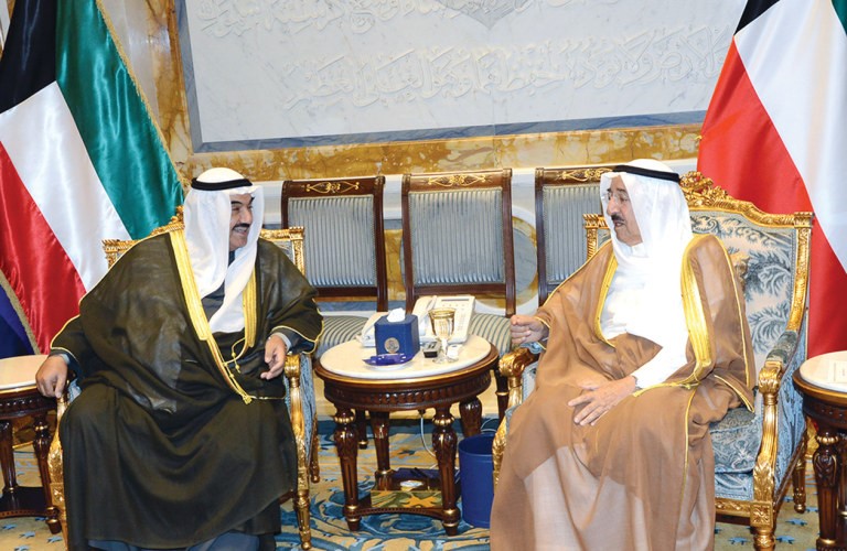 صاحب السموالامير الشيخ صباح الاحمد مستقبلا سمو الشيخ ناصر المحمد﻿