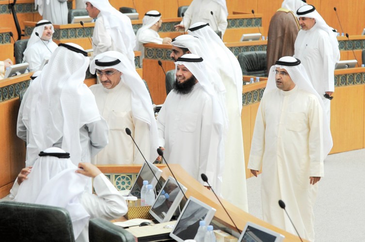 سيف العازمي وداحمد مطيع ودخليل عبدالله مع دعلي العبيدي﻿
