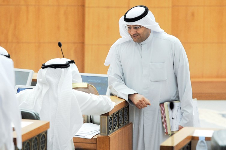 د علي العبيدي خلال الجلسة﻿