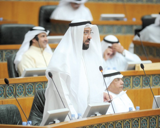 د علي العمير متحدثا﻿